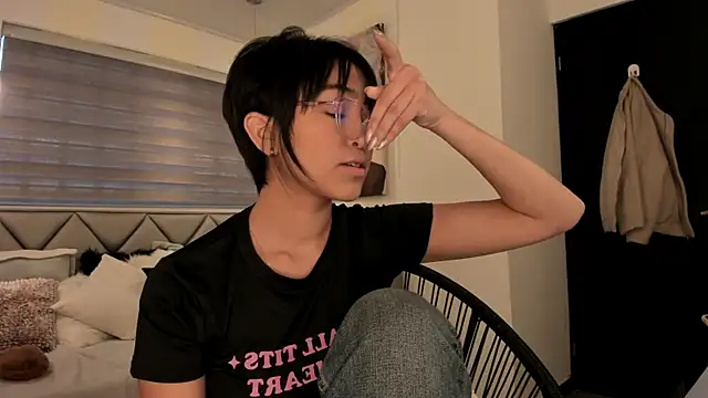 im Luucy online show from January 2025 12:58:01 PM