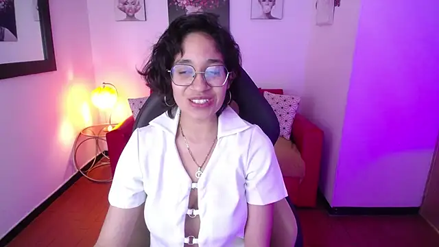 Lili Gomez  online show from March 2025 04:58:02 PM