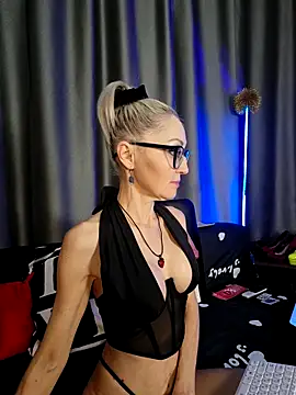 Milforja online show from December 2025 06:58:01 PM