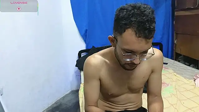 Snapshot of YuKinaHentaiI chatting on October 2025 12:30:02 AM YuKinaHentaiI online show from October 2025 12:30:02 AM