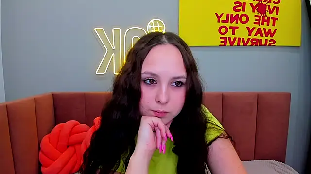 Snapshot of BeatriceReeves chatting on June 2026 01:11:01 AM BeatriceReeves online show from June 2026 01:11:01 AM