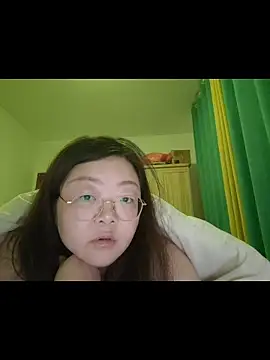 Weiwei5200 online show from November 2025 09:37:01 AM