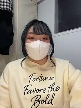 YUNA-yuna online show from January 2025 04:33:01 PM