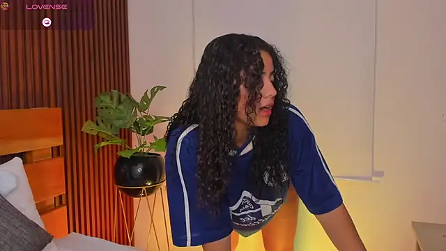 yaya23x online show from November 2025 02:39:02 PM