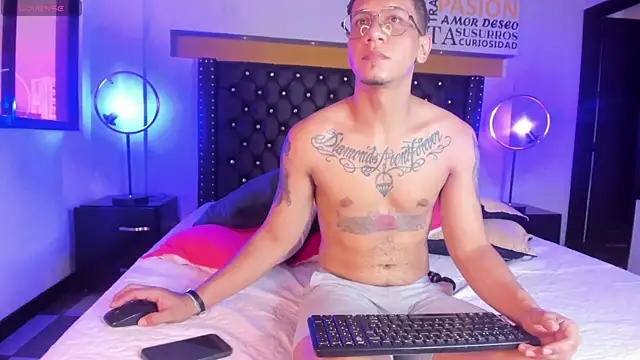 Snapshot of JoshMillerr_ chatting on January 2025 07:45:01 PM JoshMillerr online show from January 2025 07:45:01 PM