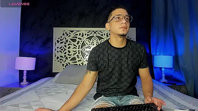 Snapshot of JoshMillerr_ chatting on January 2025 12:04:02 PM JoshMillerr online show from January 2025 12:04:02 PM