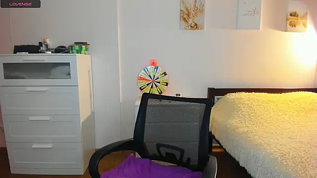 Ellista online show from April 2026 01:10:01 AM