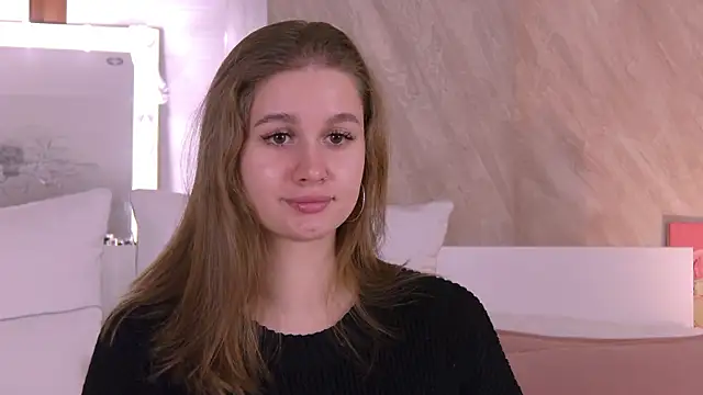 EllieHayes online show from November 2025 06:24:02 PM