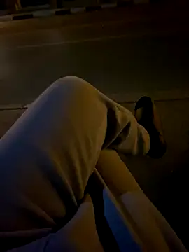 Lahcene online show from November 2025 08:33:02 PM