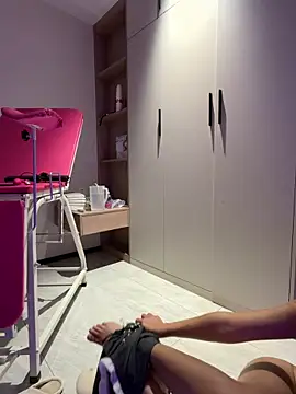 Snapshot of pinnnnnnk chatting on February 2026 12:04:01 PM pinnnnnnk online show from February 2026 12:04:01 PM