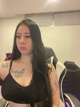 Snapshot of Zoee_t chatting on May 2026 03:36:02 AM Zoee t online show from May 2026 03:36:02 AM