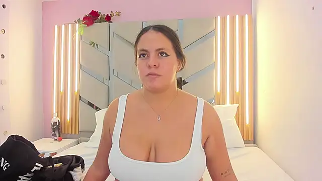 victoriamoon-01 online show from October 2025 08:08:01 PM