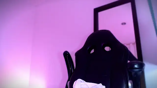 Junihn0 online show from September 2025 09:53:01 PM