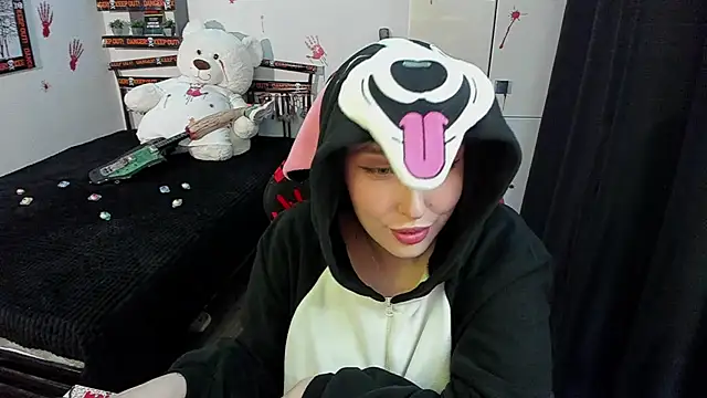 LinaTruly online show from October 2025 09:49:02 PM