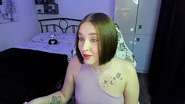 LinaTruly online show from November 2025 08:52:02 PM