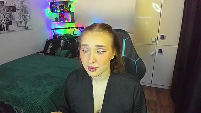 LinaTruly online show from February 2026 10:13:02 PM