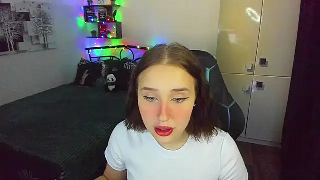 LinaTruly online show from March 2026 10:15:02 PM