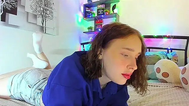 LinaTruly online show from March 2026 10:04:02 PM