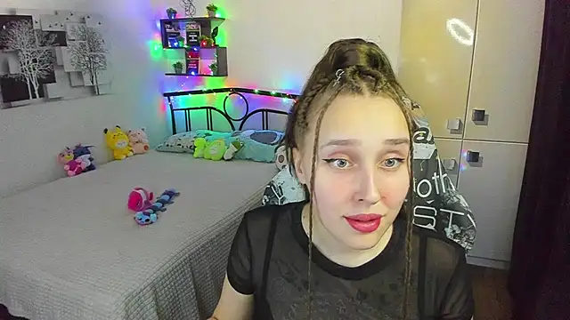 LinaTruly online show from April 2026 08:34:02 PM