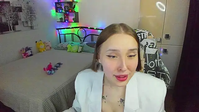 Snapshot of LinaTruly chatting on April 2026 09:28:02 PM LinaTruly online show from April 2026 09:28:02 PM