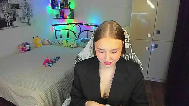 Snapshot of LinaTruly chatting on May 2026 09:10:02 PM LinaTruly online show from May 2026 09:10:02 PM