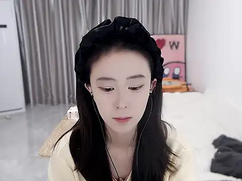 LOLO-yaya online show from December 2024 07:18:01 AM