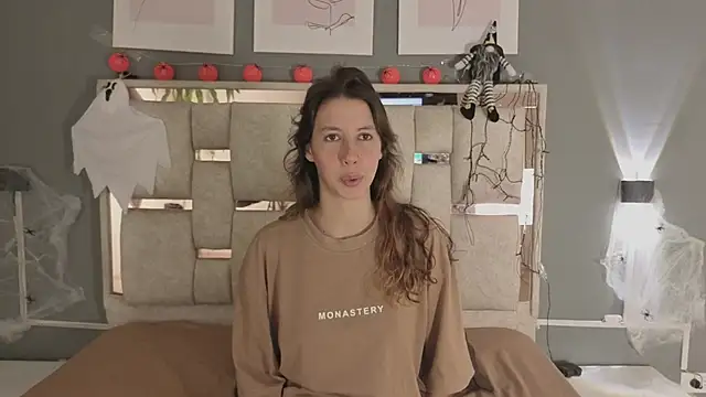 jolie lov online show from October 2025 01:18:02 PM