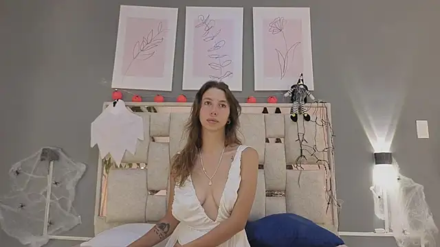 jolie lov online show from October 2025 01:24:02 PM