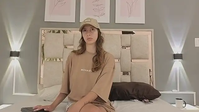 jolie lov online show from November 2025 01:22:01 PM