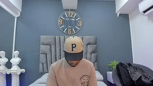 Robin Rief online show from April 2026 08:32:01 PM