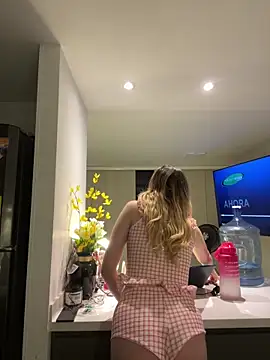 NicoleCut online show from November 2025 10:17:01 AM