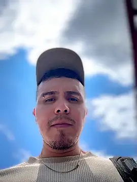 Snapshot of adam-rivera chatting on May 2026 05:32:01 PM adam-rivera online show from May 2026 05:32:01 PM