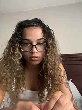 1prettygem online show from December 2024 08:01:02 PM