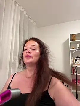 Engel mia online show from March 2026 10:42:01 PM