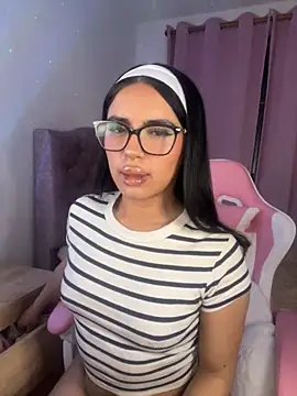 Emily-14 online show from November 2025 04:44:02 AM