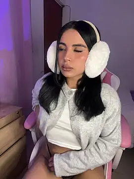 Emily-14 online show from January 2026 04:29:01 AM