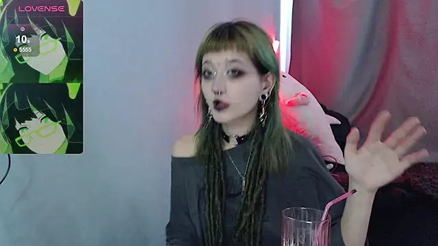 Snapshot of Milten-Trish chatting on May 2026 03:39:02 PM Milten-Trish online show from May 2026 03:39:02 PM