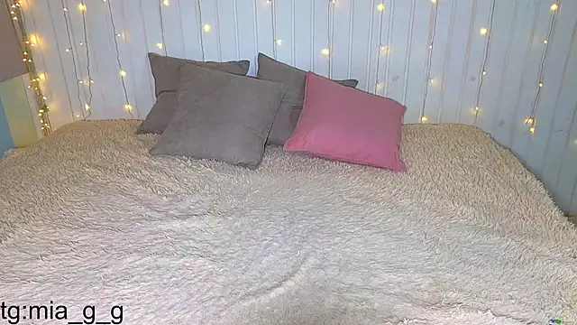 Mia Mia M online show from September 2025 07:21:02 AM