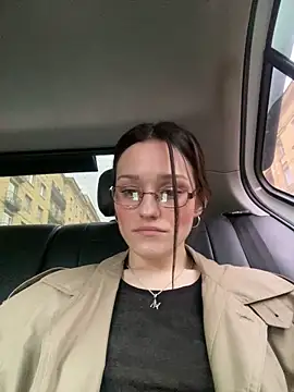 Mia Mia M online show from April 2026 02:47:02 PM