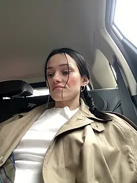 Mia Mia M online show from April 2026 02:03:02 PM