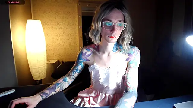 Julia dolls online show from November 2025 06:17:01 PM