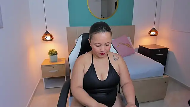 Snapshot of linda_rios_ chatting on December 2024 07:05:02 PM linda rios online show from December 2024 07:05:02 PM