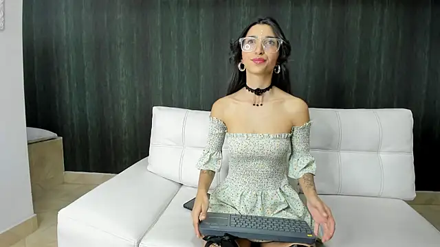 Milaspetite online show from January 2025 08:29:01 PM