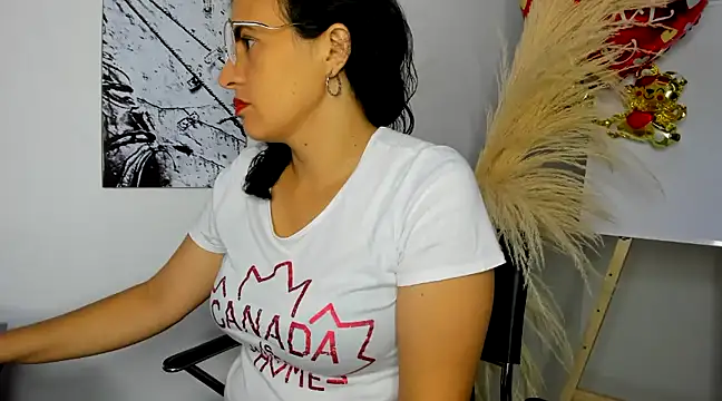 Snapshot of africa_holmes chatting on February 2025 01:33:01 AM africa holmes online show from February 2025 01:33:01 AM