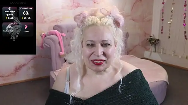Snapshot of Penelope_Pinky chatting on April 2026 12:44:02 PM Penelope Pinky online show from April 2026 12:44:02 PM