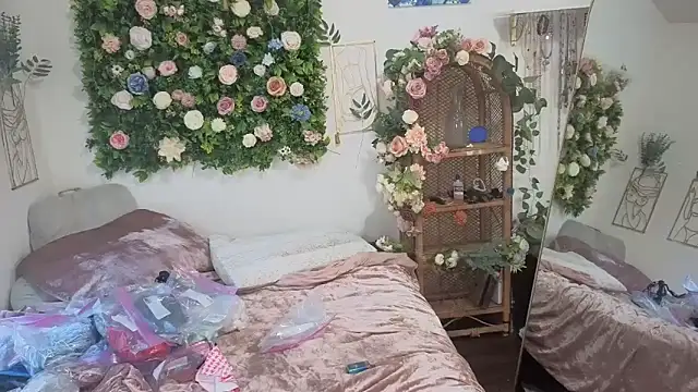 Snapshot of auroraandorion chatting on October 2025 07:54:01 PM auroraandorion online show from October 2025 07:54:01 PM