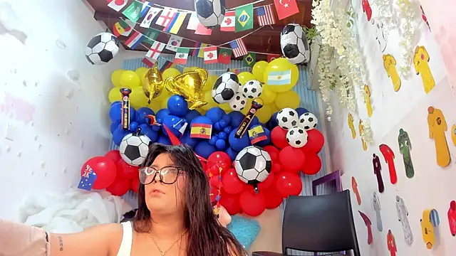 Danniela18  online show from July 2026 12:18:02 PM