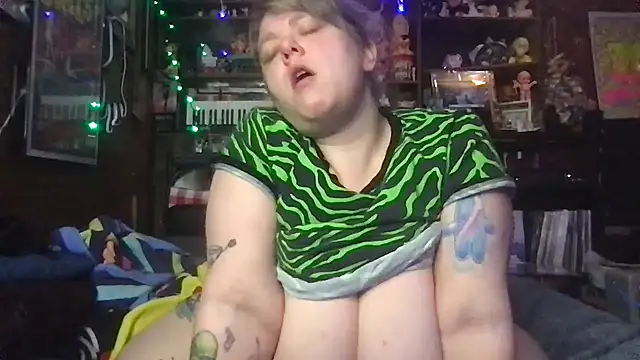 SleazeLouize online show from December 2025 04:39:02 AM