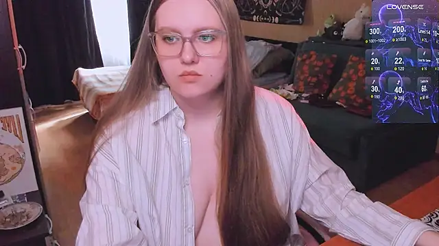 Snapshot of Alice_Dreamgirl_ chatting on July 2026 12:22:02 PM Alice Dreamgirl online show from July 2026 12:22:02 PM