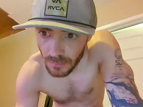 Snapshot of Huntzg23 chatting on November 2025 09:20:01 AM Huntzg23 online show from November 2025 09:20:01 AM